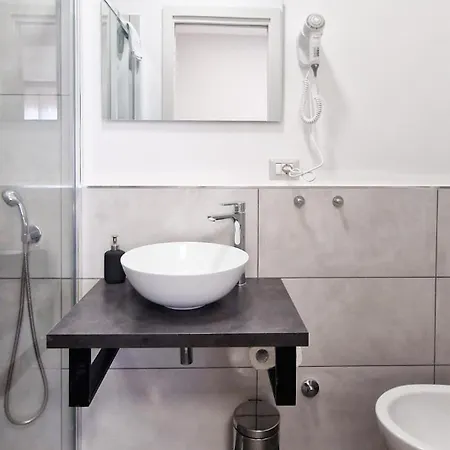 ゲストハウス Rossini 37 3*